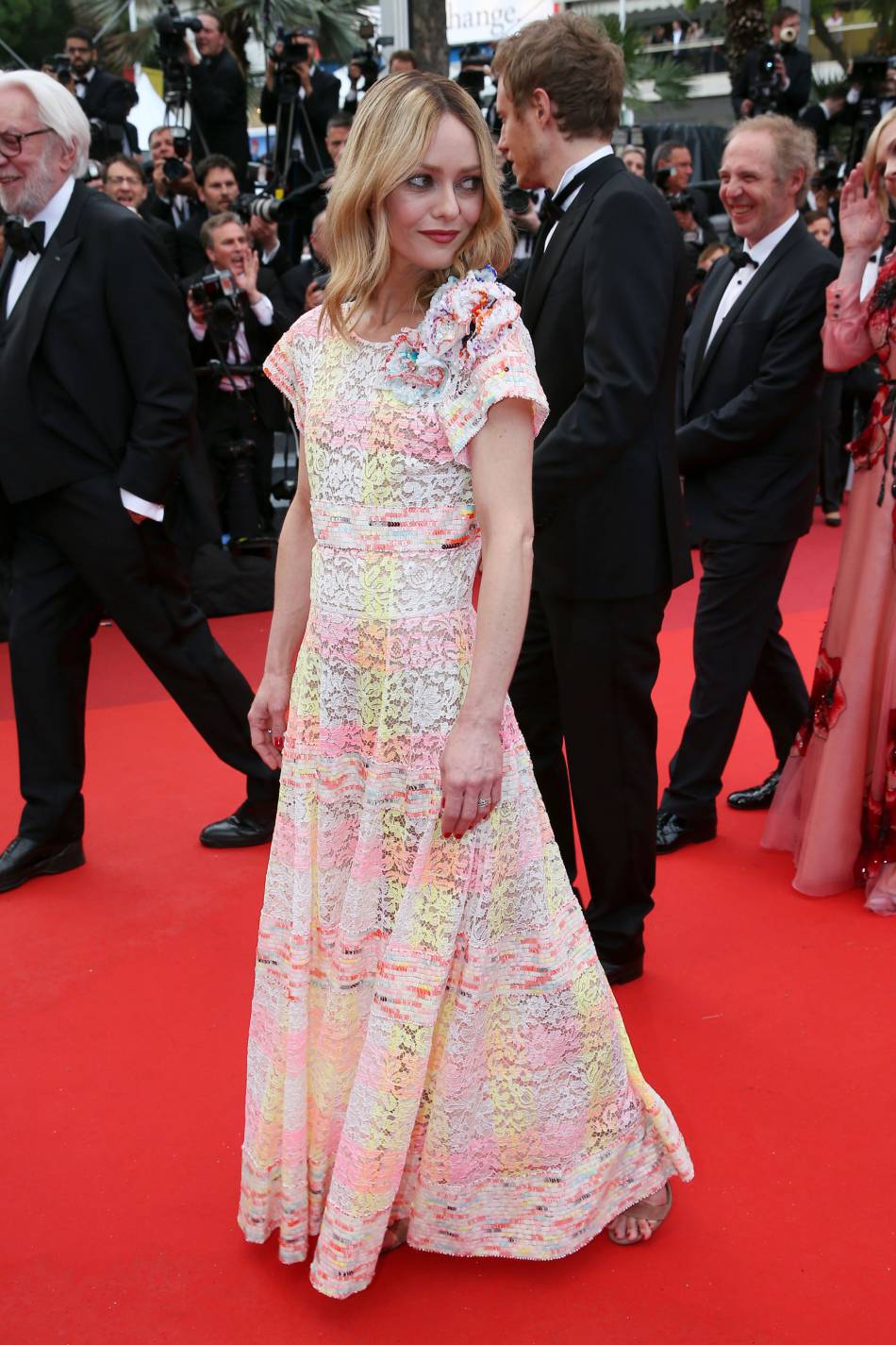 1755013-cannes-2016-vanessa-paradis-en-chanel-950x0-2