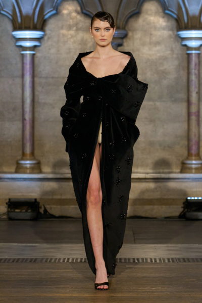 pfw-lena-erziak-iron-sakura-blackdress